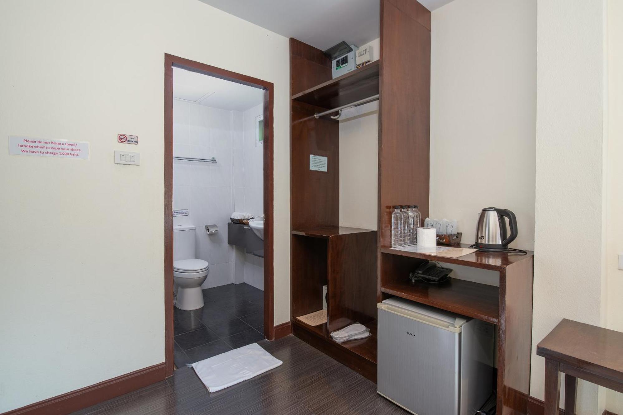 Hotel Manee Cool Mueang Chiang Mai Exterior foto