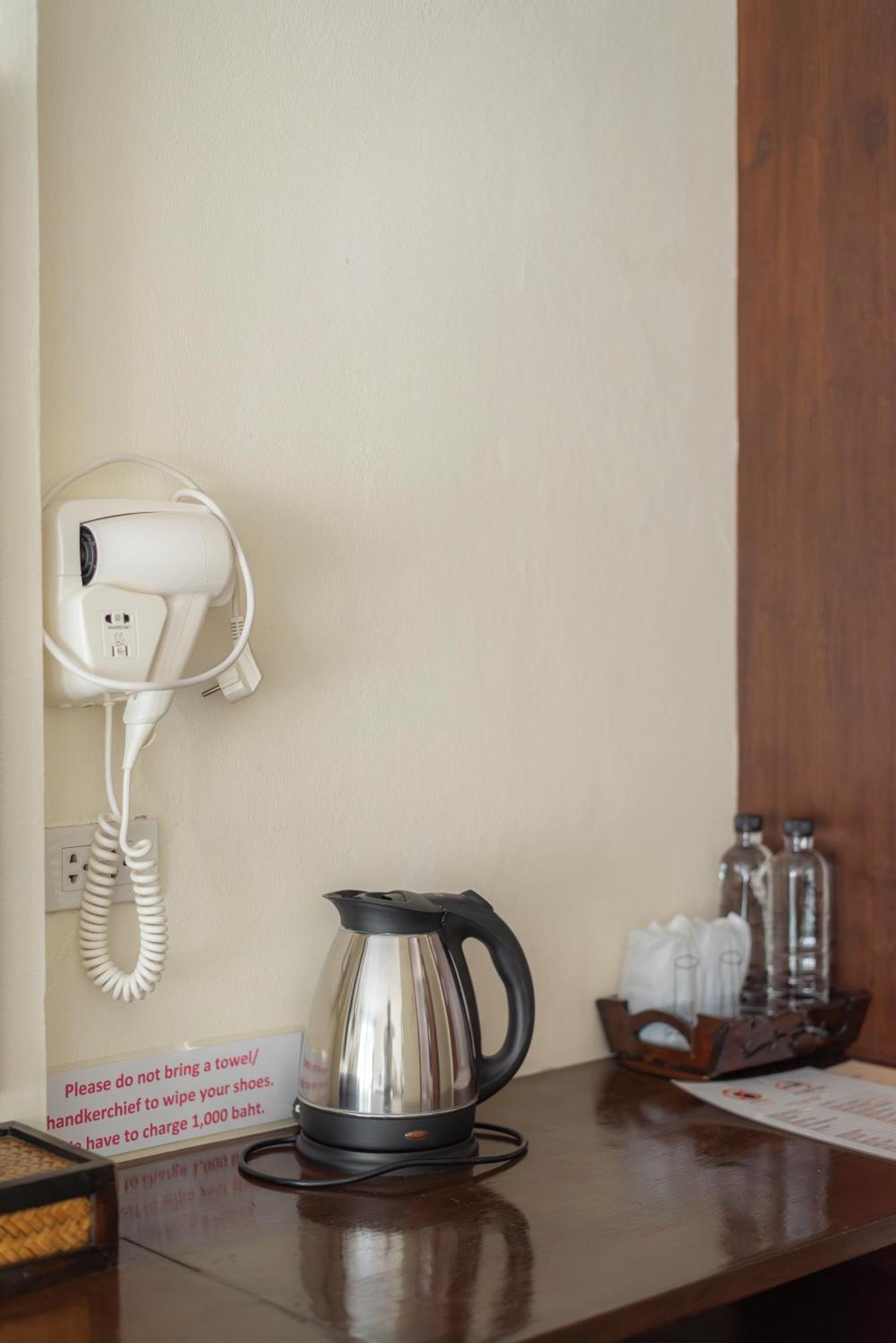 Hotel Manee Cool Mueang Chiang Mai Exterior foto