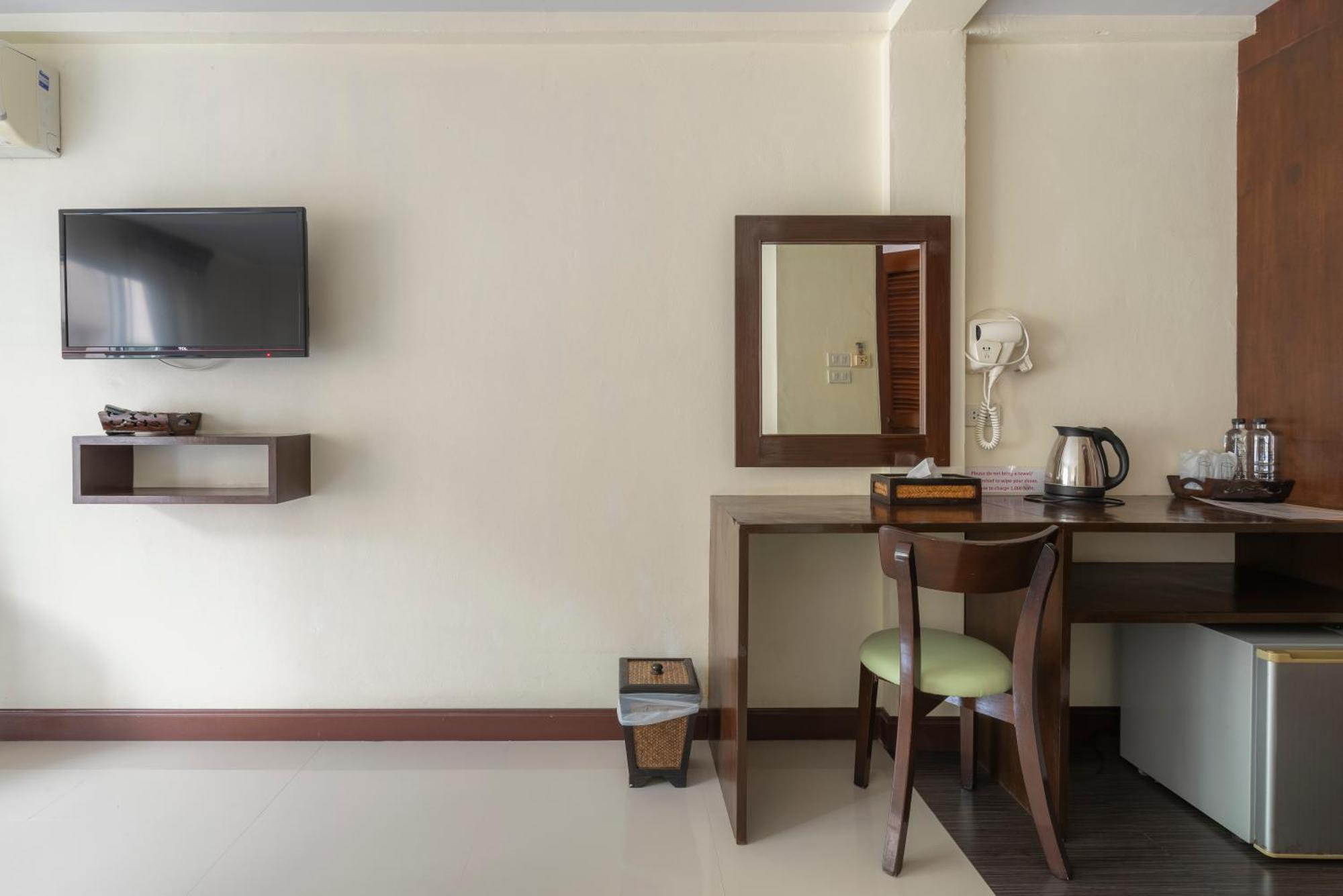 Hotel Manee Cool Mueang Chiang Mai Exterior foto