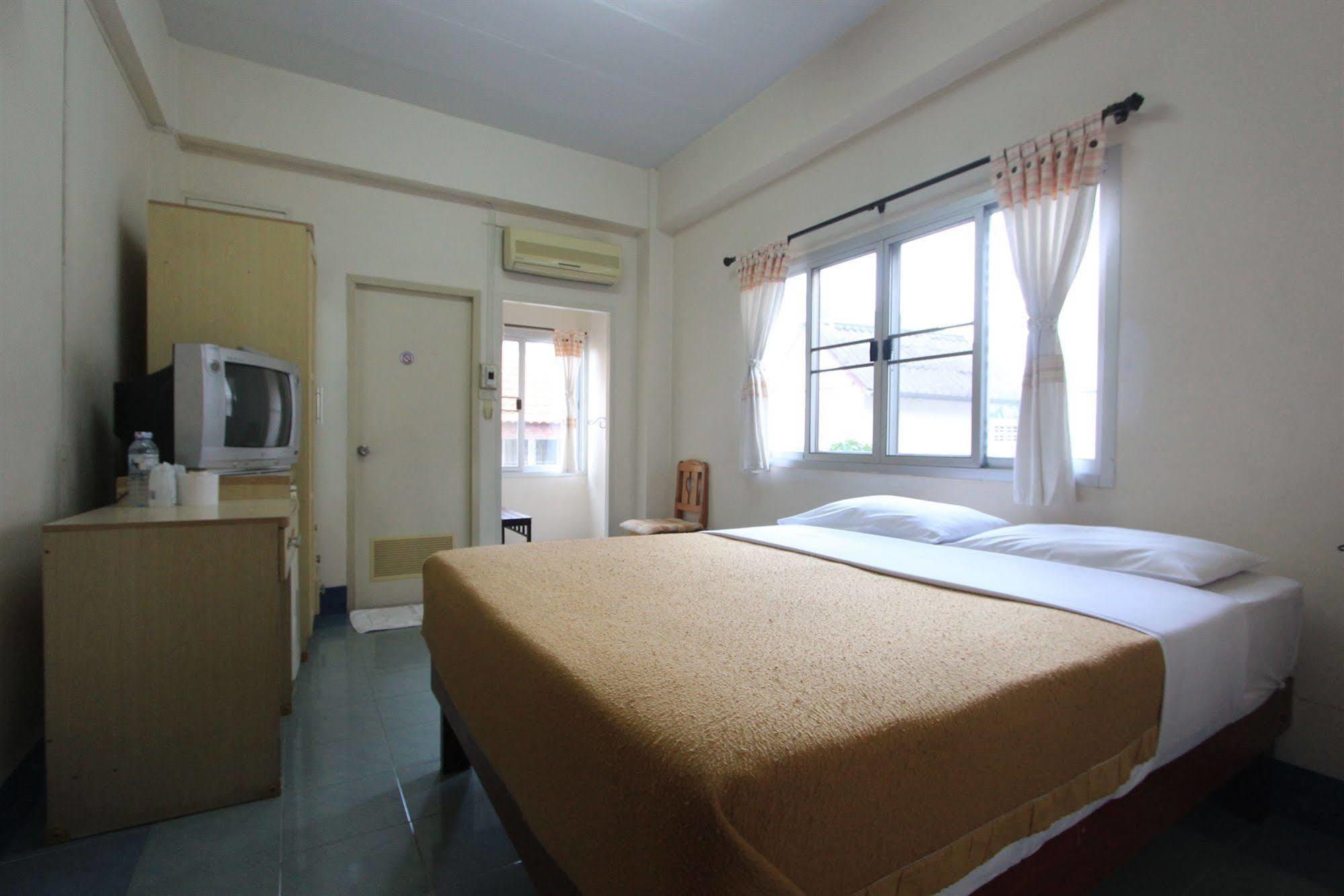 Hotel Manee Cool Mueang Chiang Mai Exterior foto