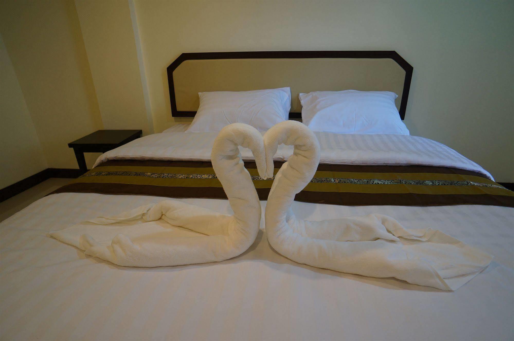 Hotel Manee Cool Mueang Chiang Mai Exterior foto
