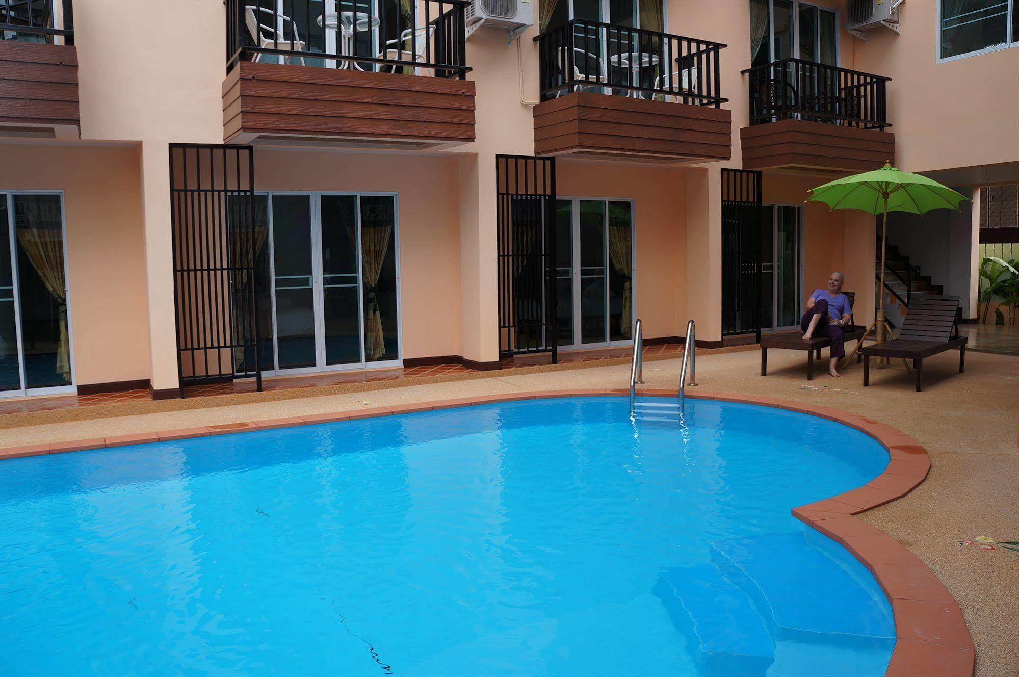 Hotel Manee Cool Mueang Chiang Mai Exterior foto